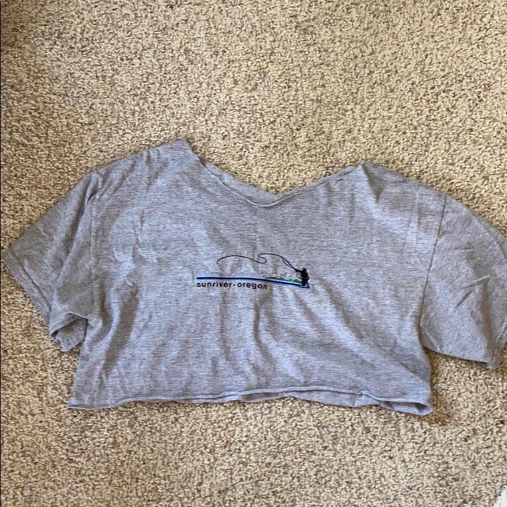 Cropped grey graphic tee